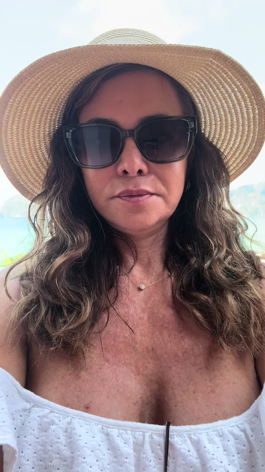 @HotwifeSonyC