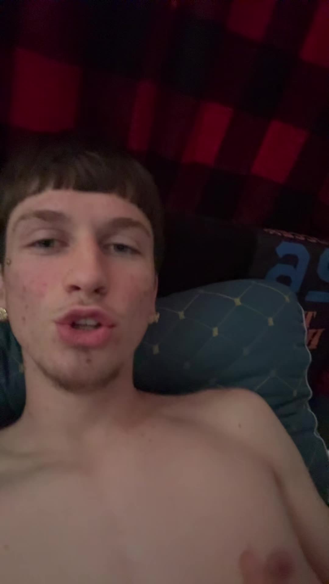 @Twochaines