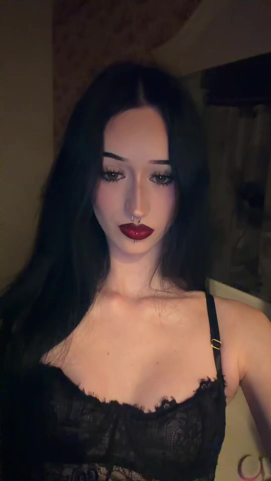 @ur.crystal.gf