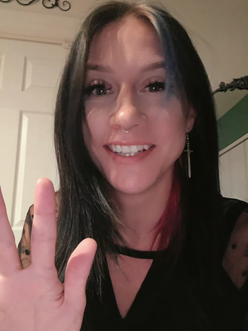 @𝕷.𝕶𝖓𝖎𝖌𝖍𝖙 ☕️📚🤘