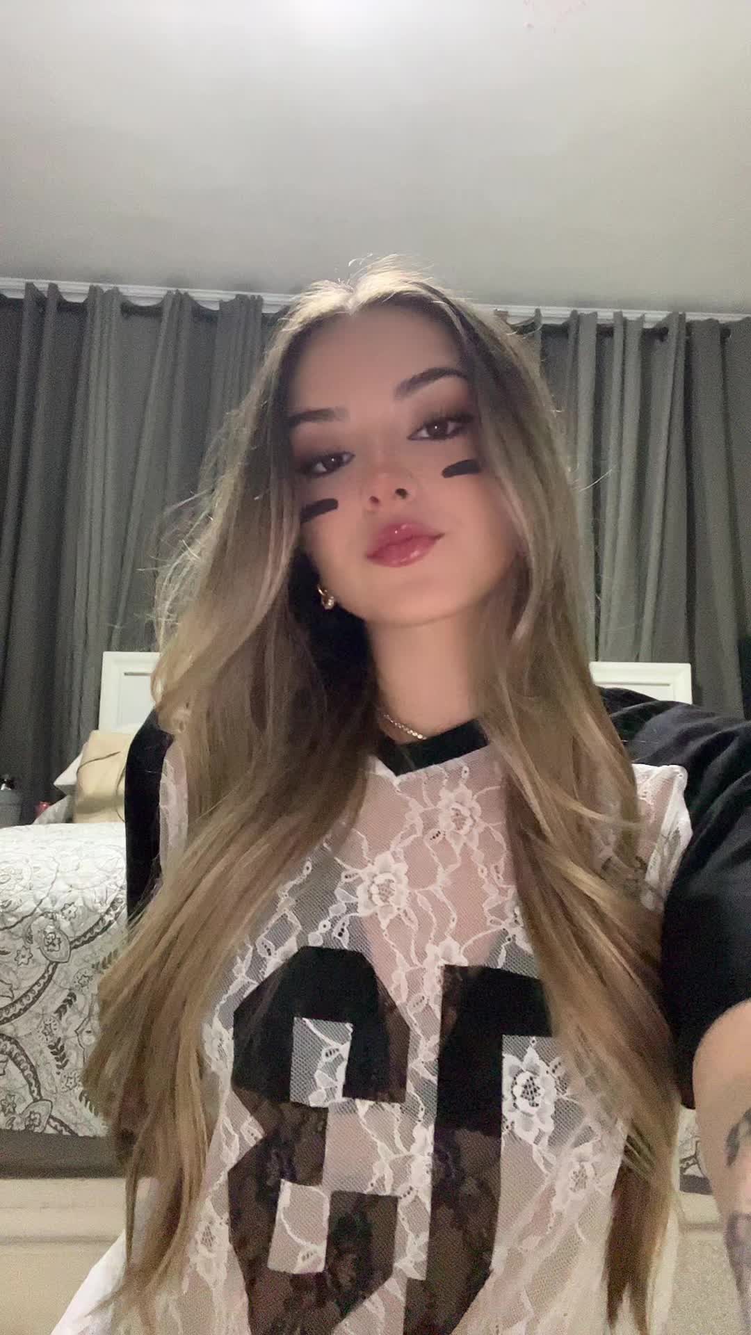 @juliannaazamoraa