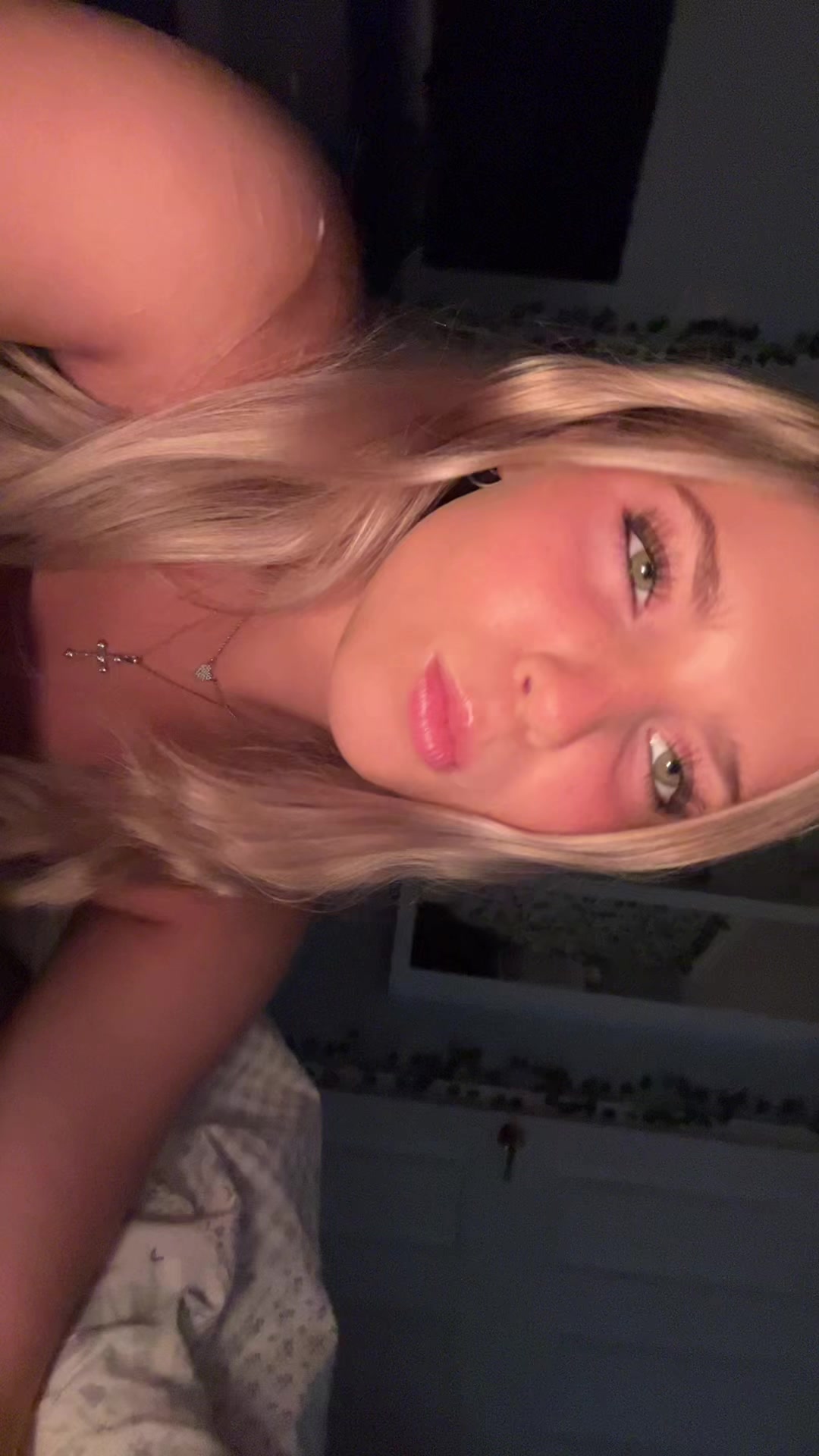 @$elena😛