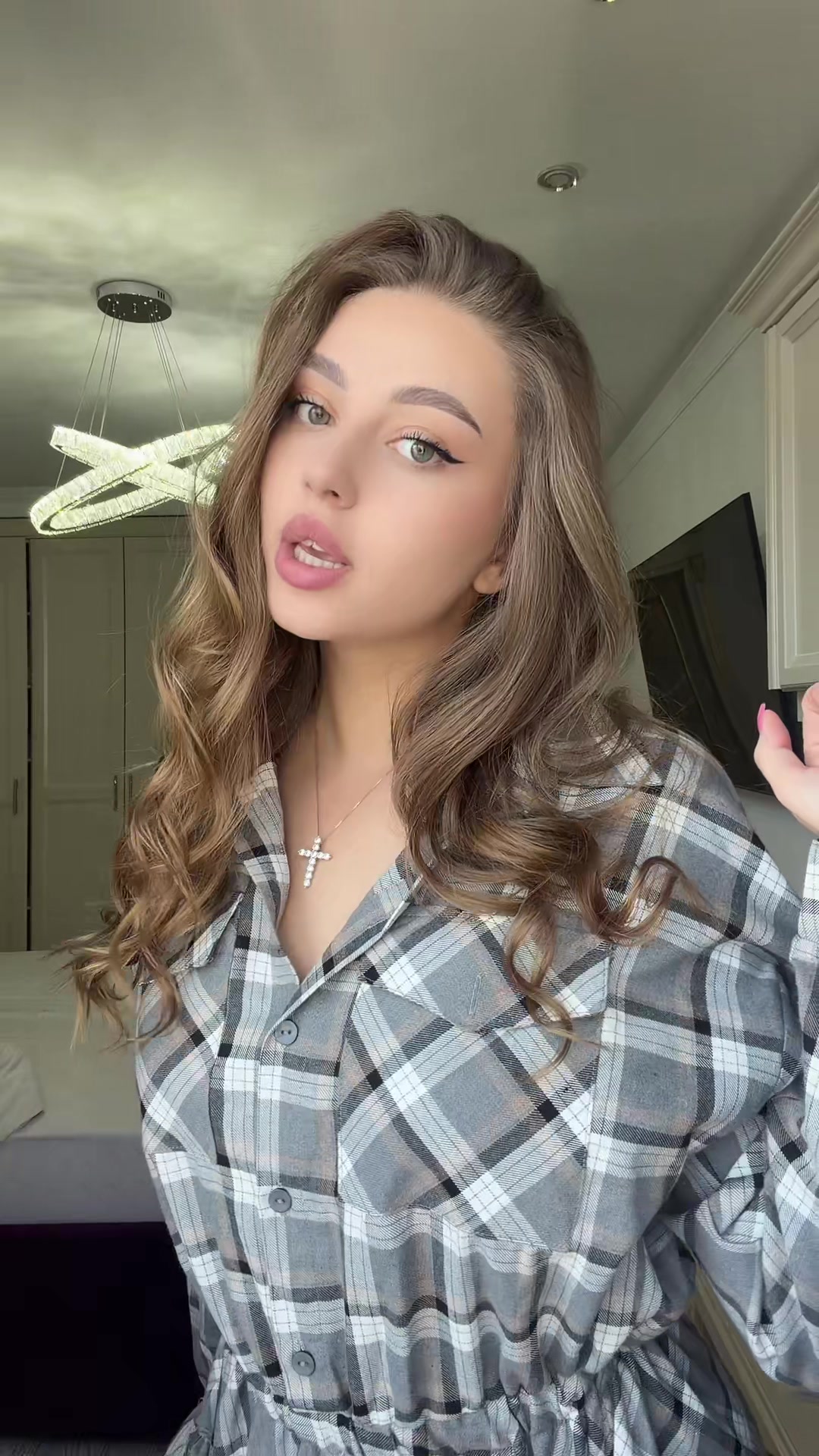 @arinalipska