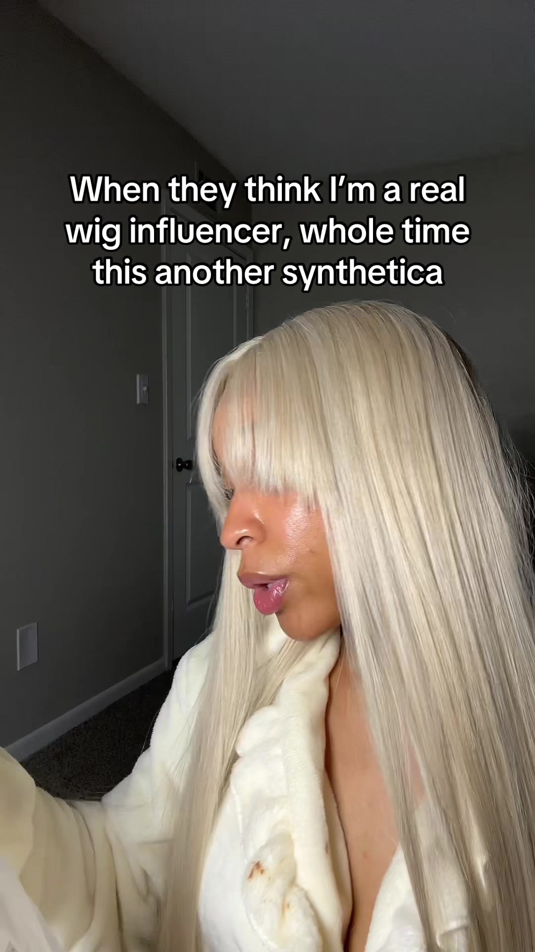 @AshMona