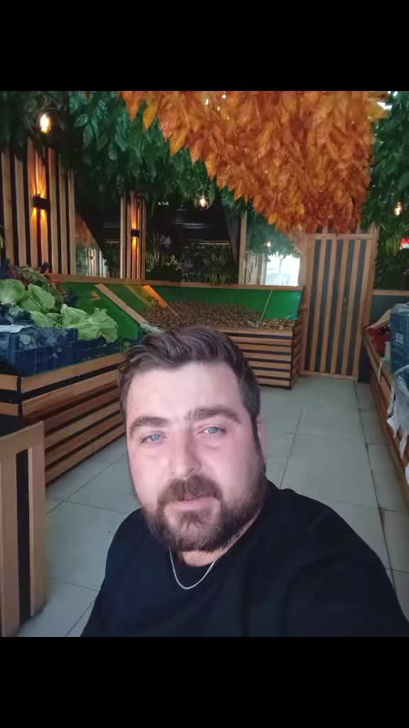 @Bir kadın tanıdımAğlıyordu