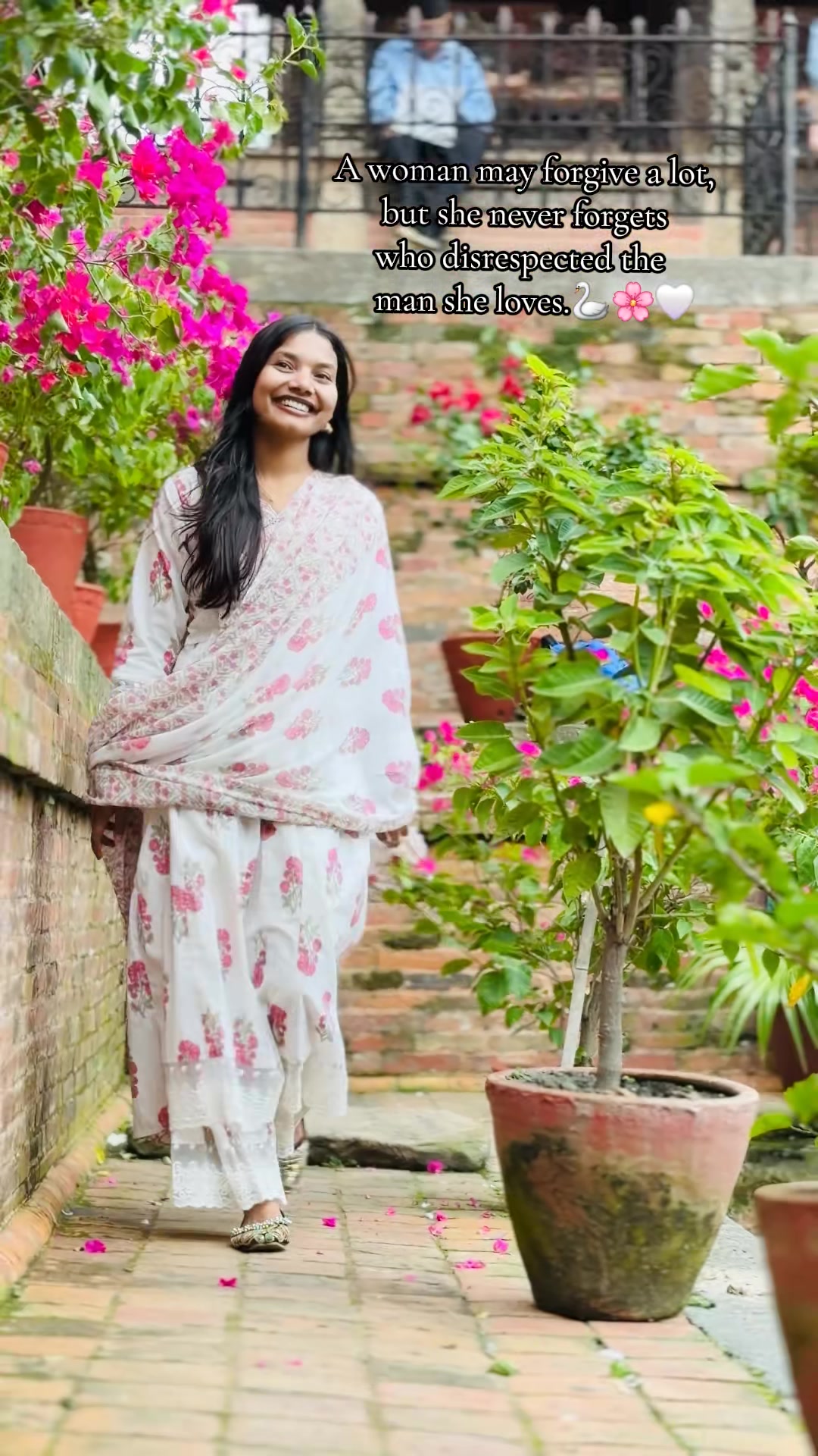 @शोना 💫