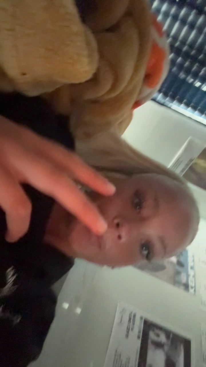 @Katiehawkinscr