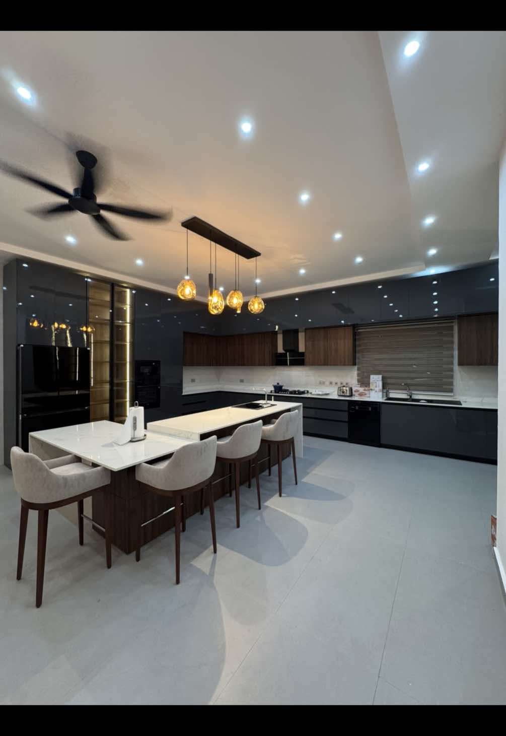 @AZINGO FURNITURE HOUSE