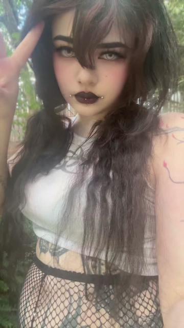 @☣️Suzie Rain☣️