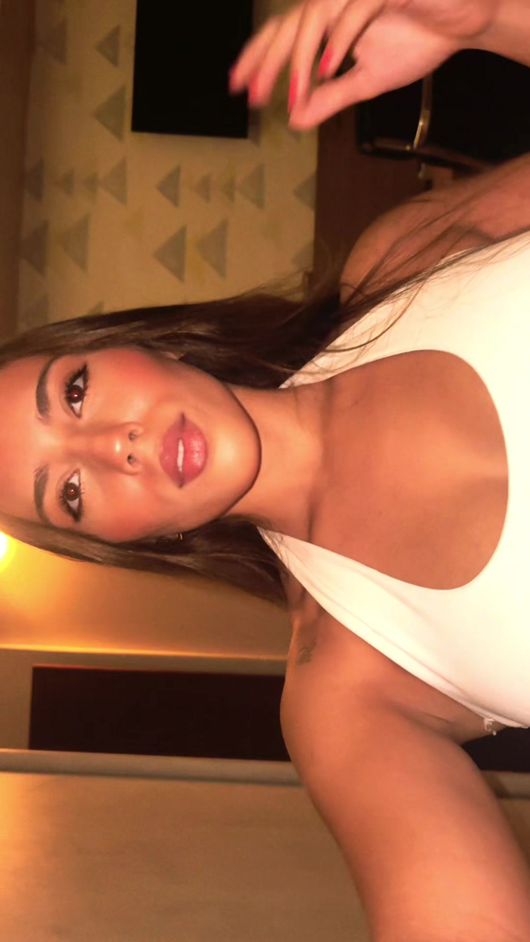 @jaronesnicole