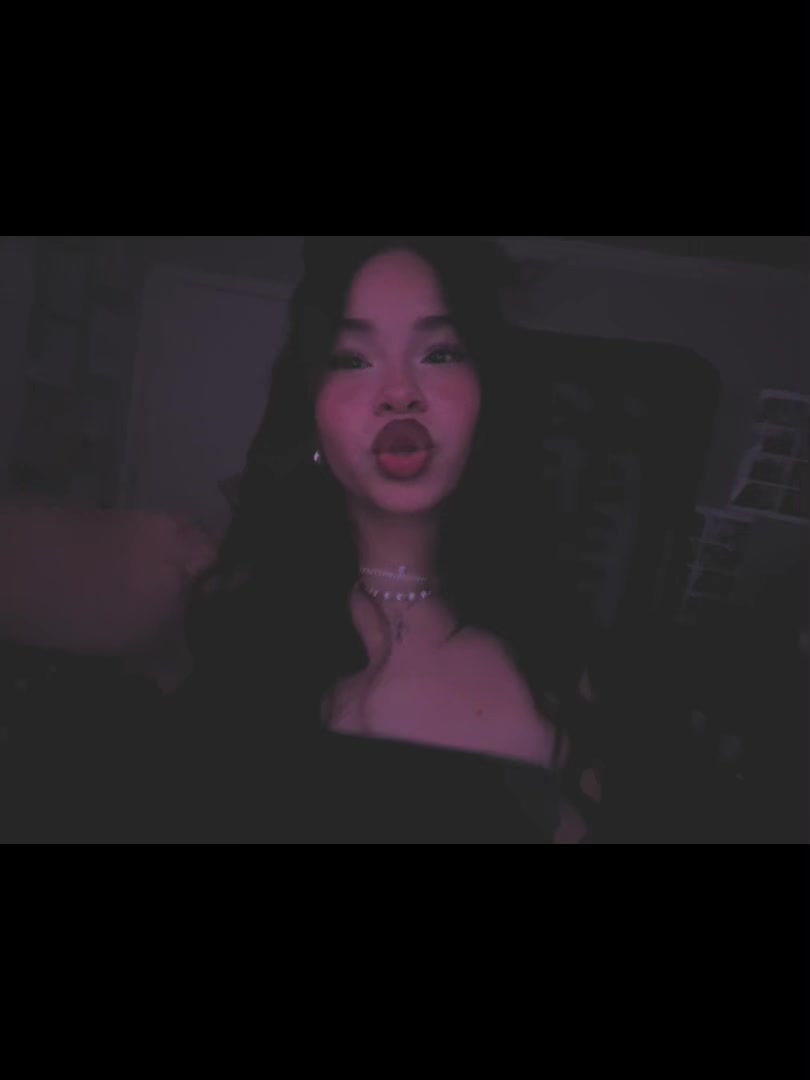 @🦦