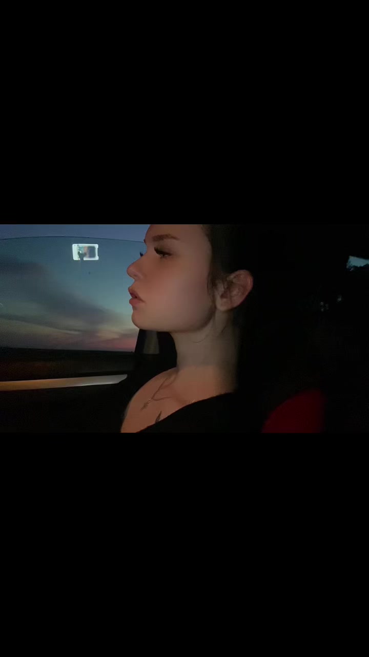 @__Anikawee_