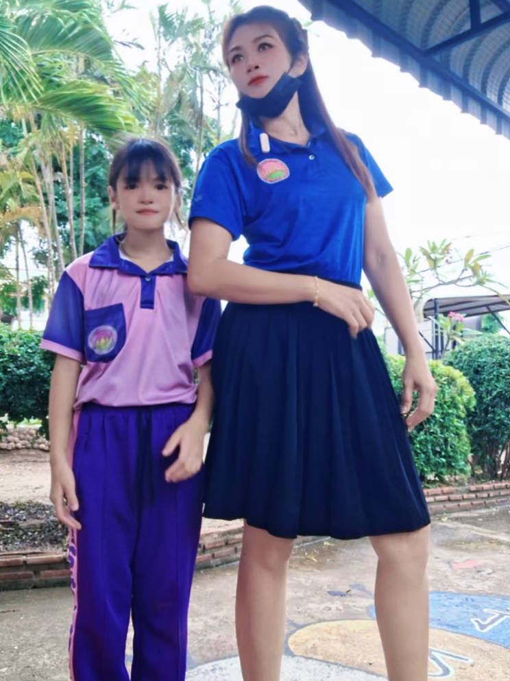@ลูกสาวหล่า