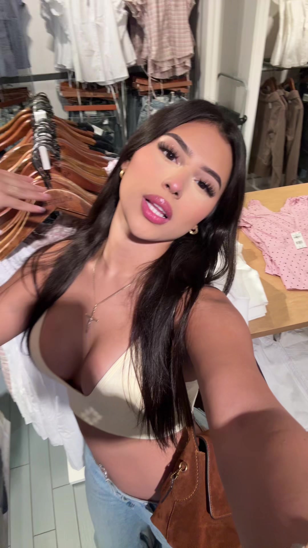@lifeofanahi