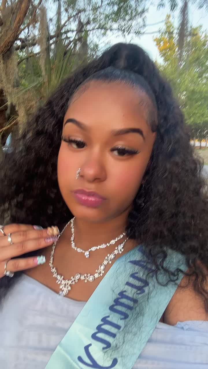 @🐝
