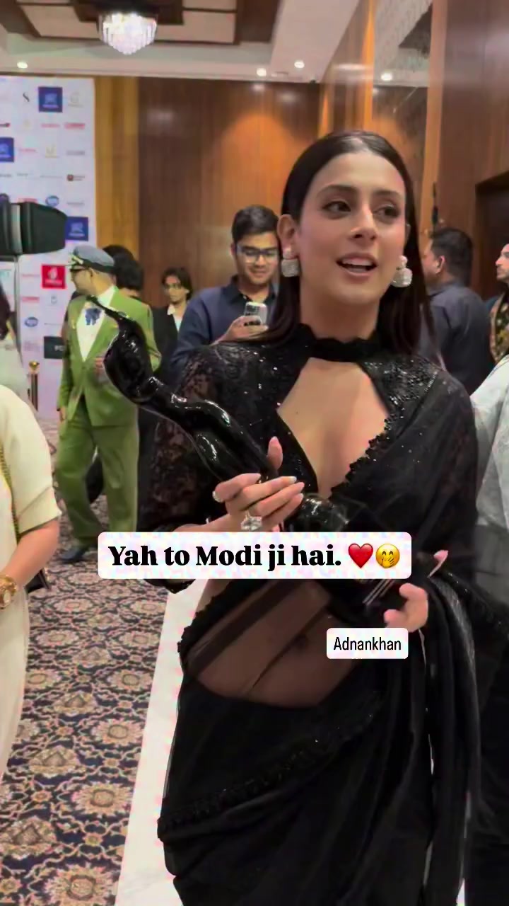 @ALINA KHAN