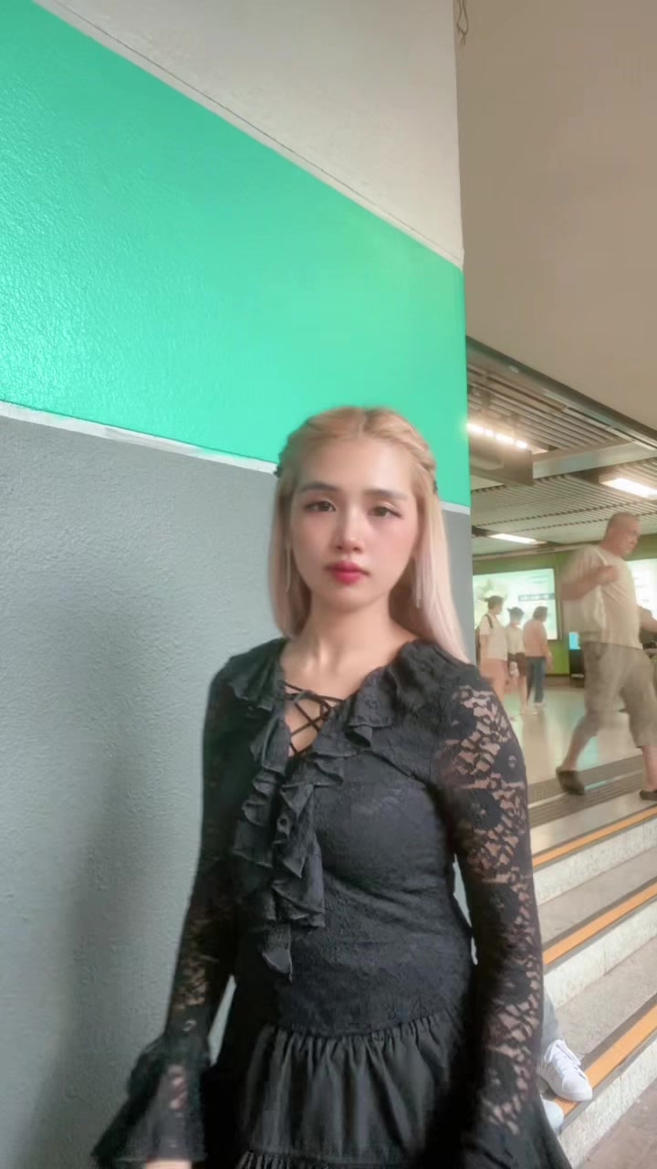 @👑𝙌𝙐𝙀𝙀𝙉𝙇𝙔👑