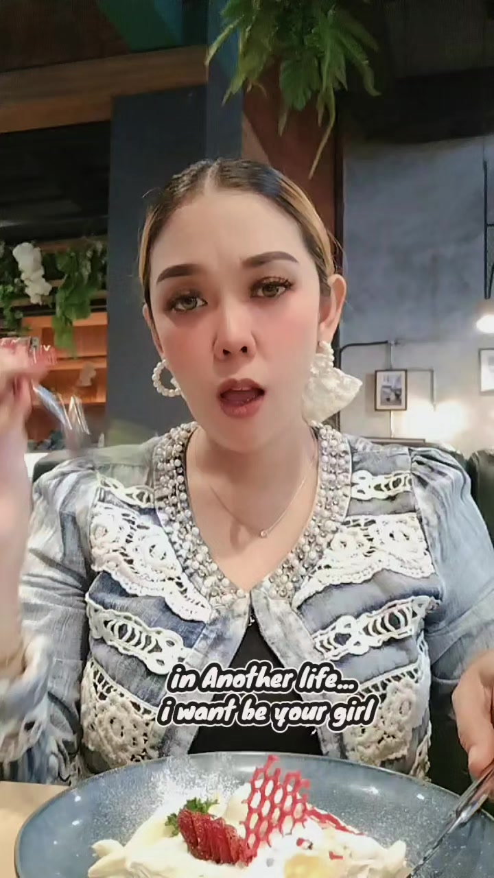 @incess Ayumi