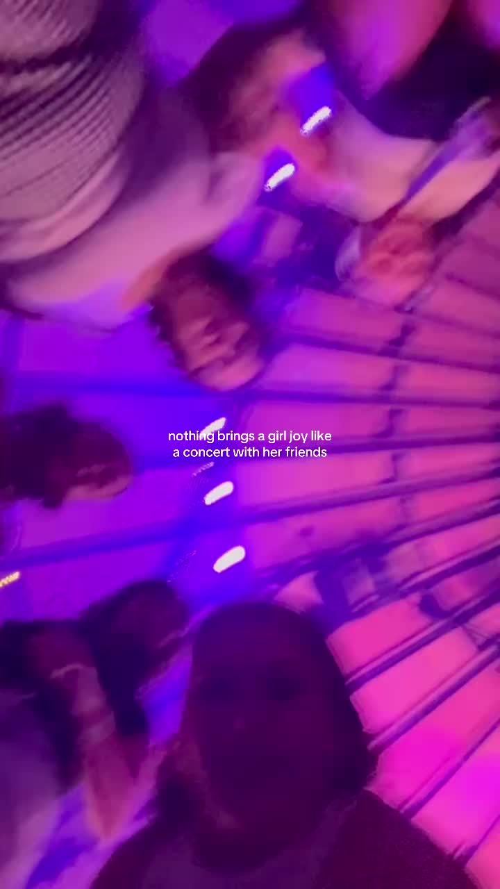 @alex ⋆ ˚。⋆୨୧˚