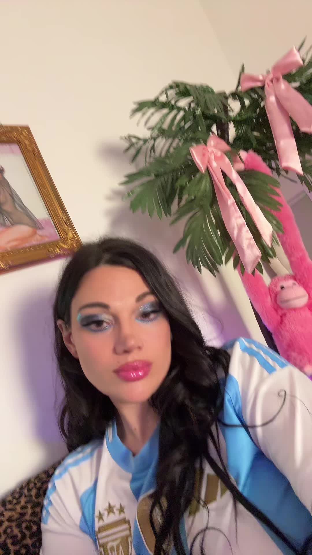 @itsmonaazar
