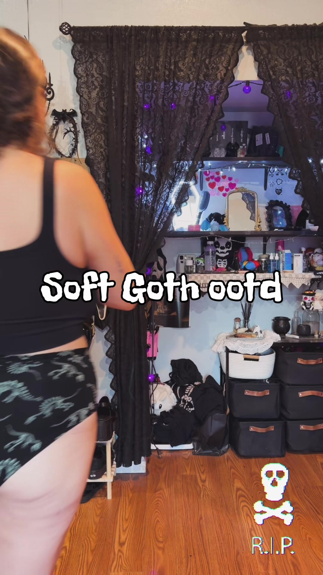 @Soft Goth Becca