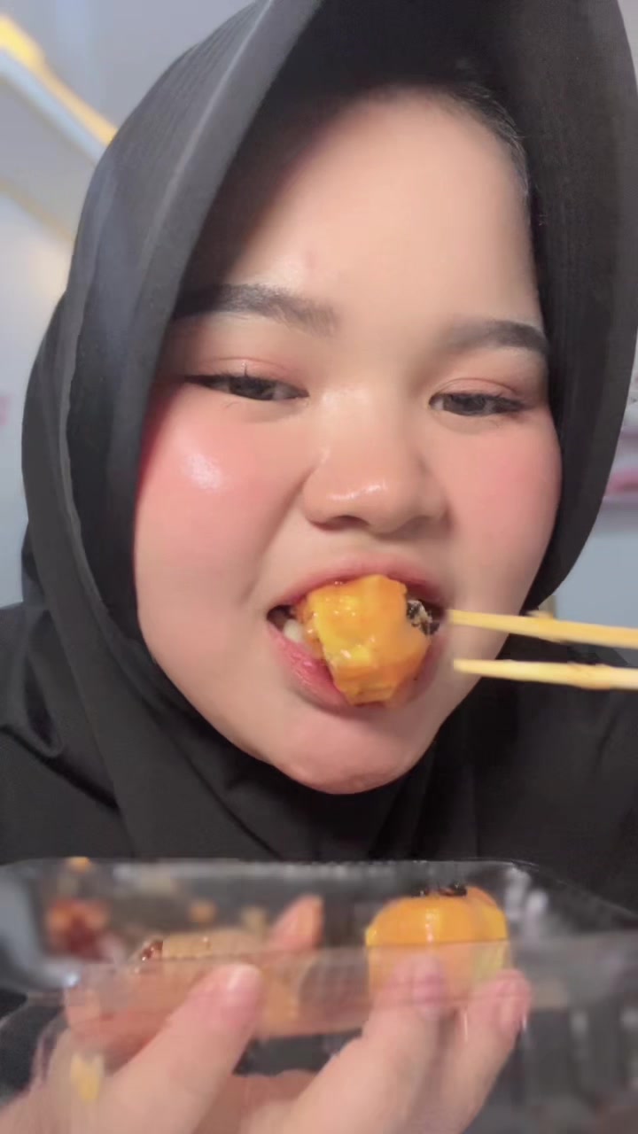 @Nisaa18