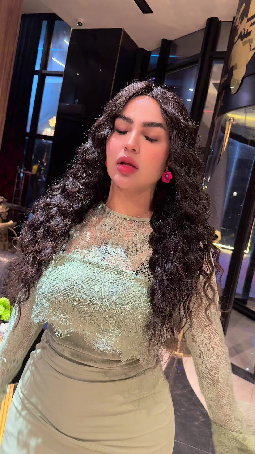 @الفنانه قمر الزمان