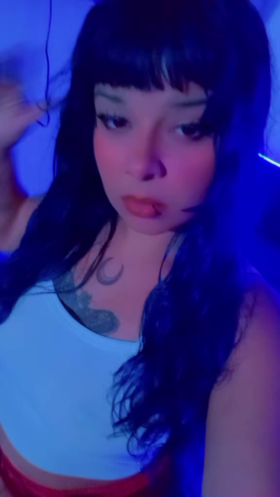 @Tainá