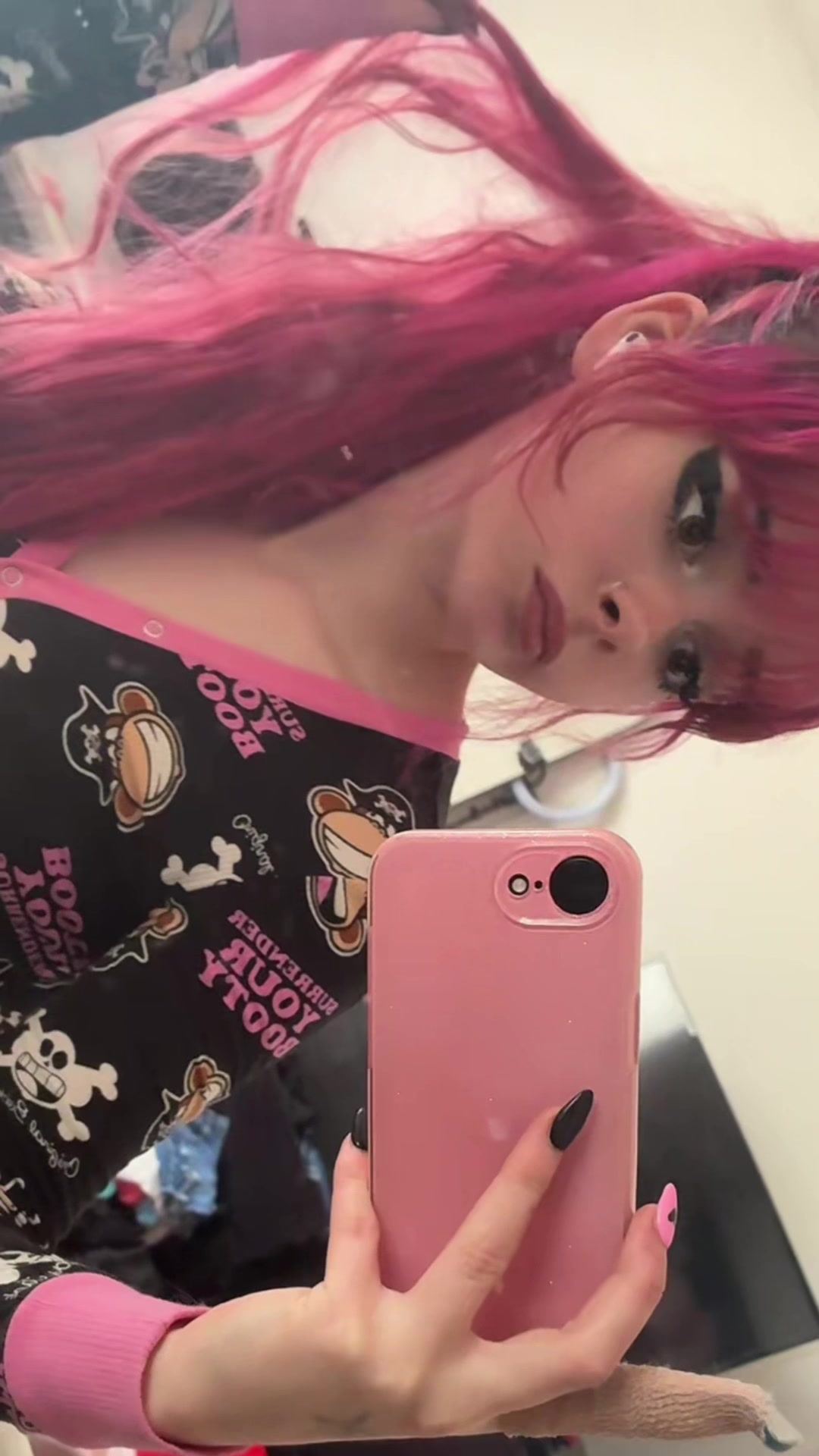 @🖤