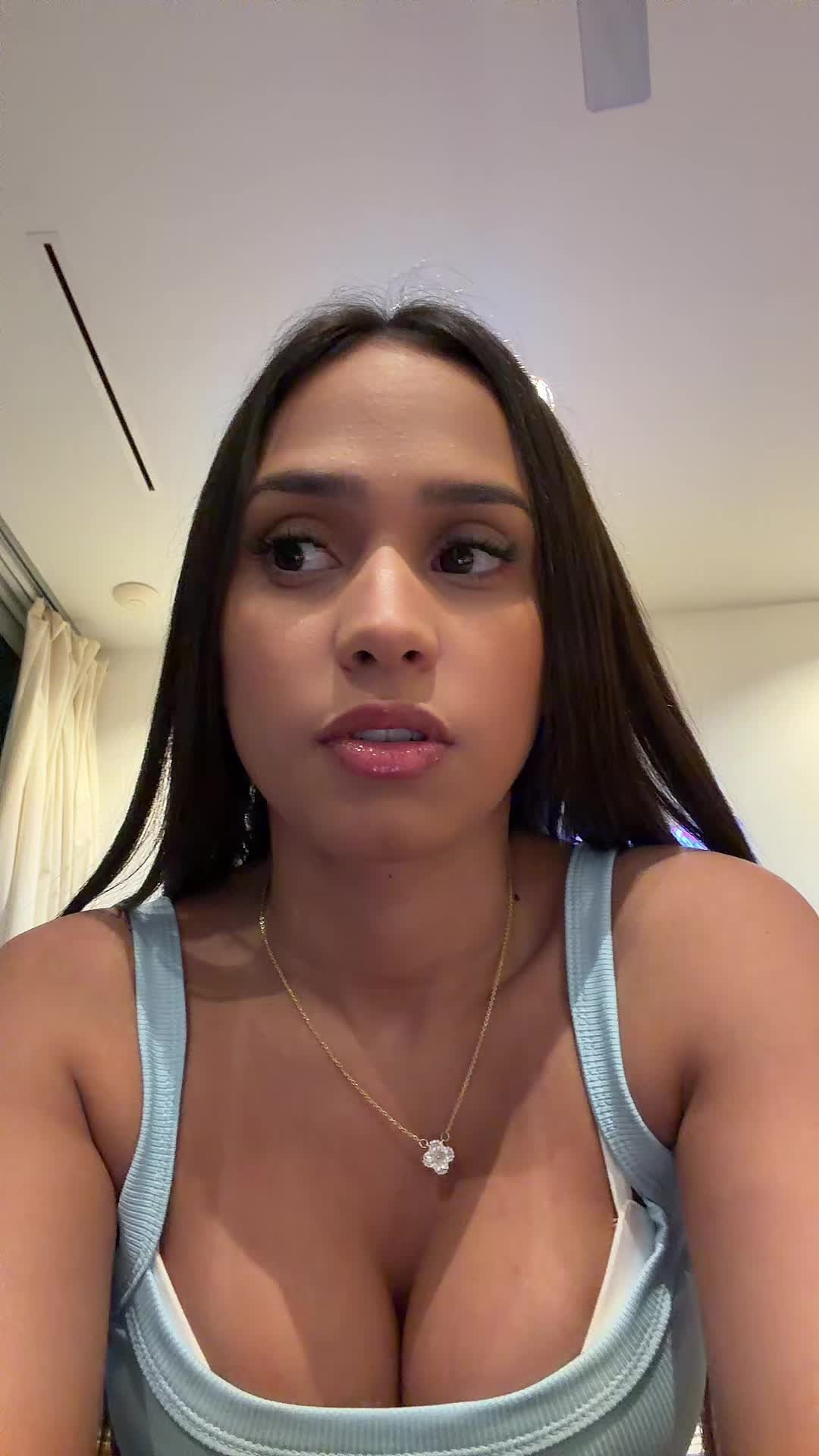 @camilacruz