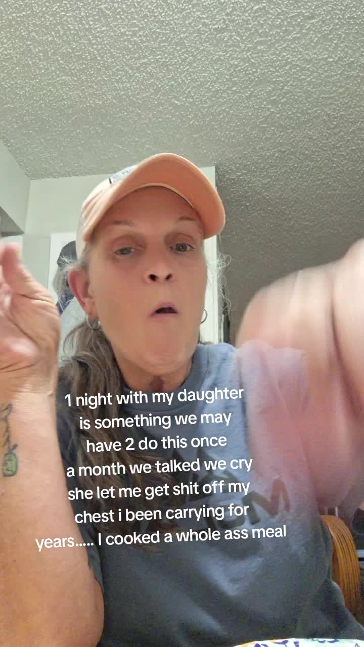 @granny at kitchen table 🎼🎵❌️