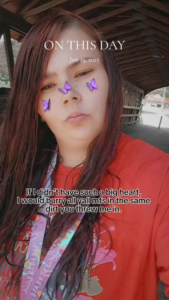 @lonelygirl😜