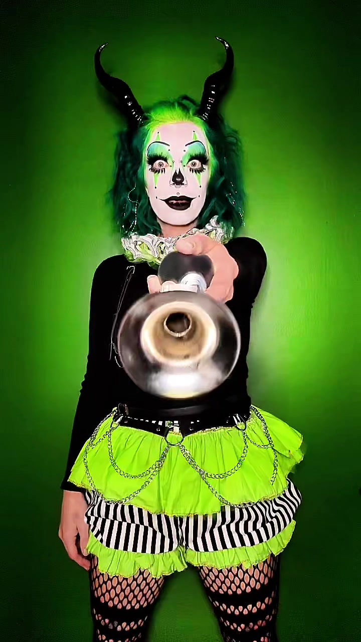 @leeloutheclown