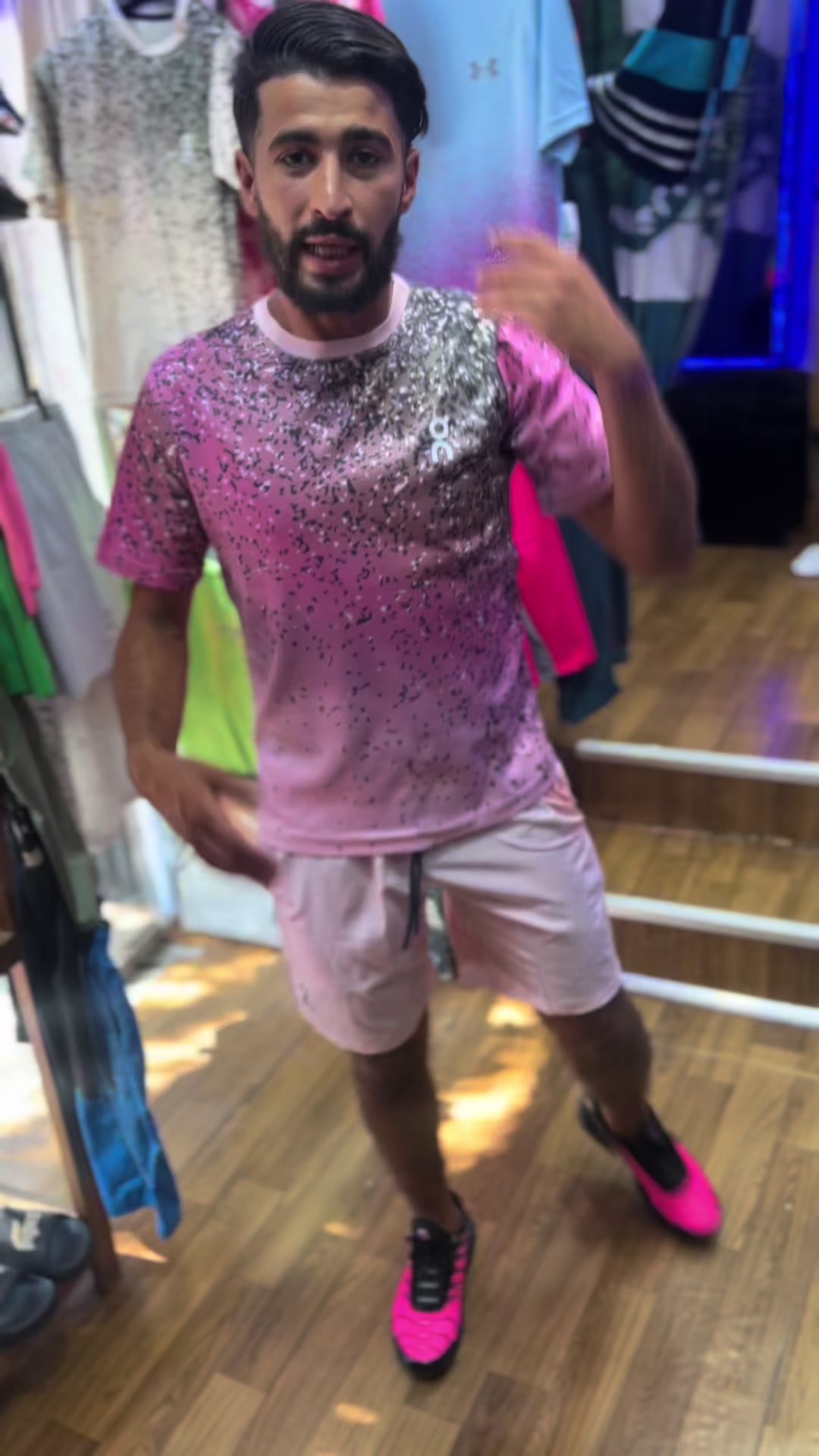 @Parisien💙❤️👕👖👟🕶👔🧢