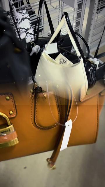 @theshoppingfren🛒🛍️👠👛👗