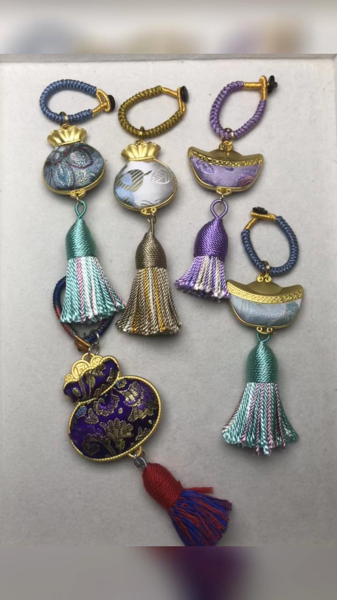 @crystalcharmsbyc