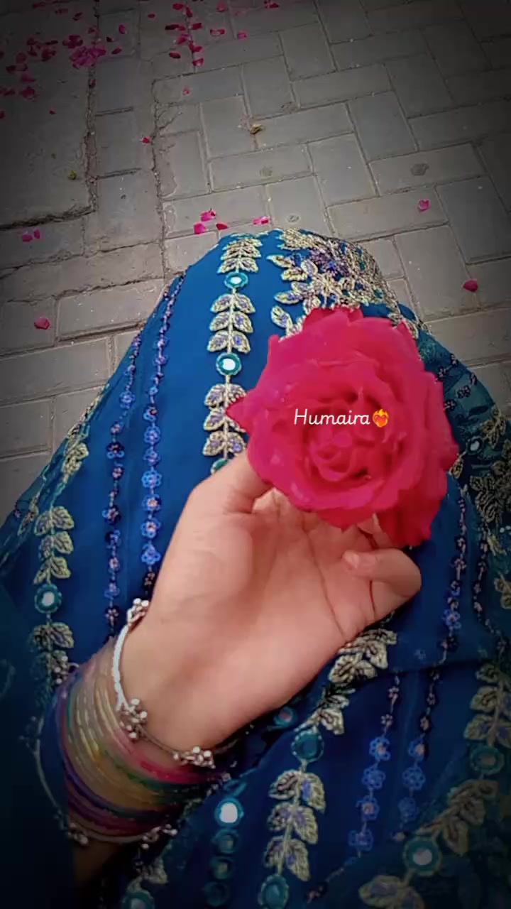 @Humaira🦋