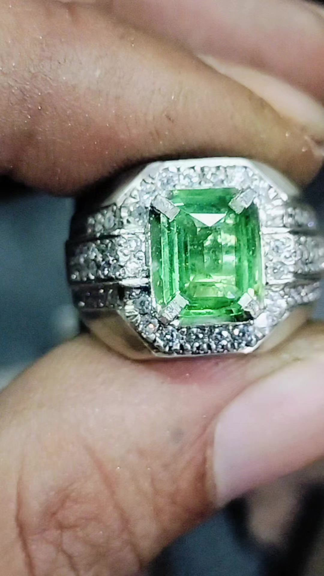 @uzzy gemstone