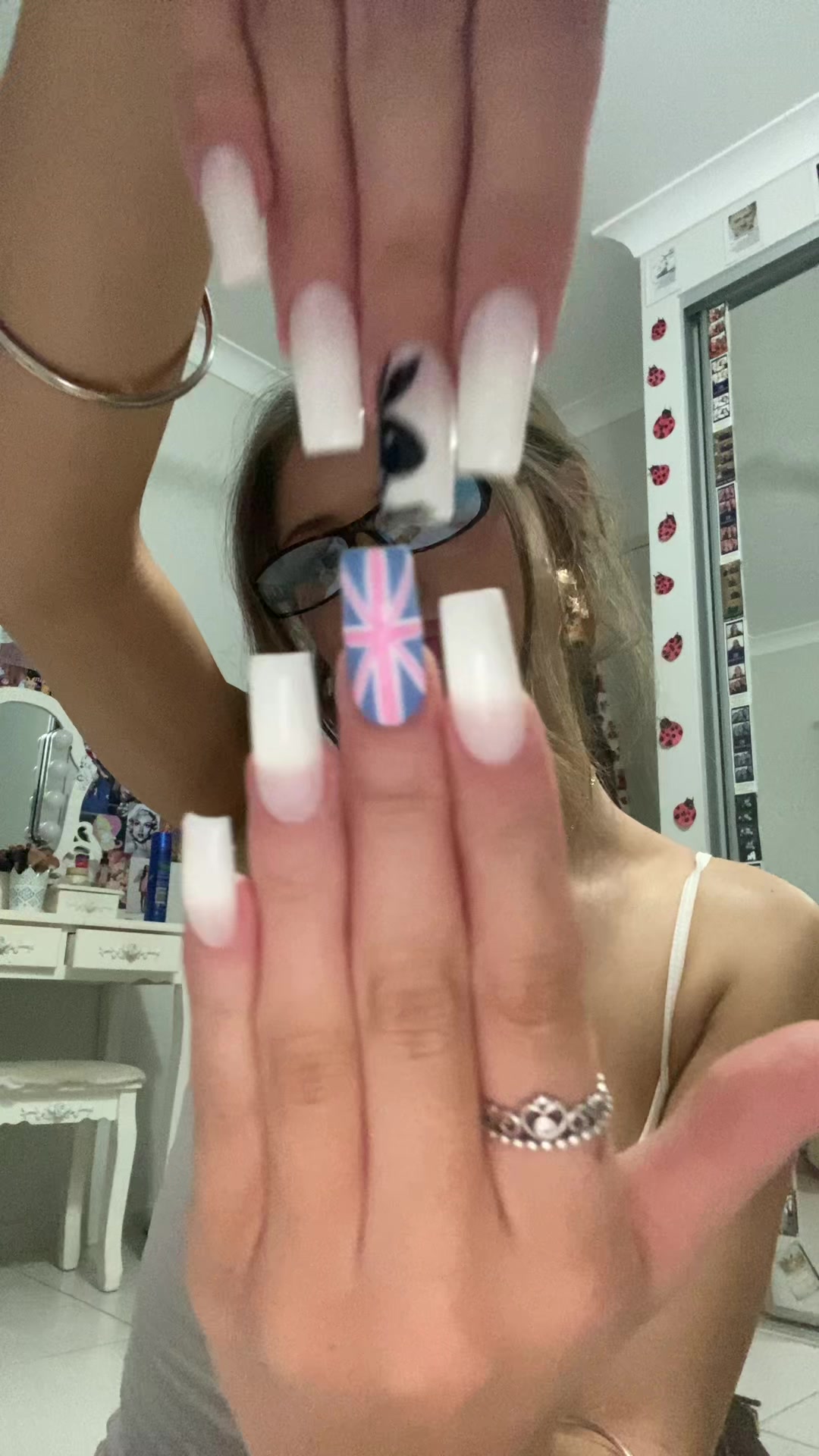 @elyssa🧁