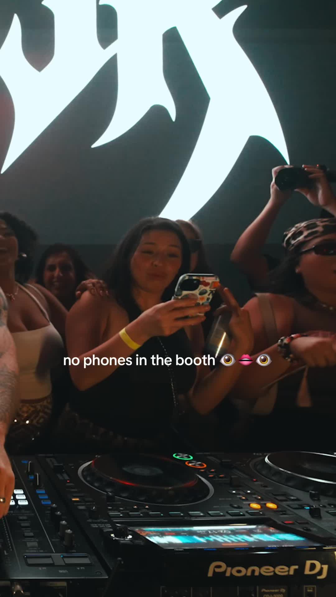 @JSTJR