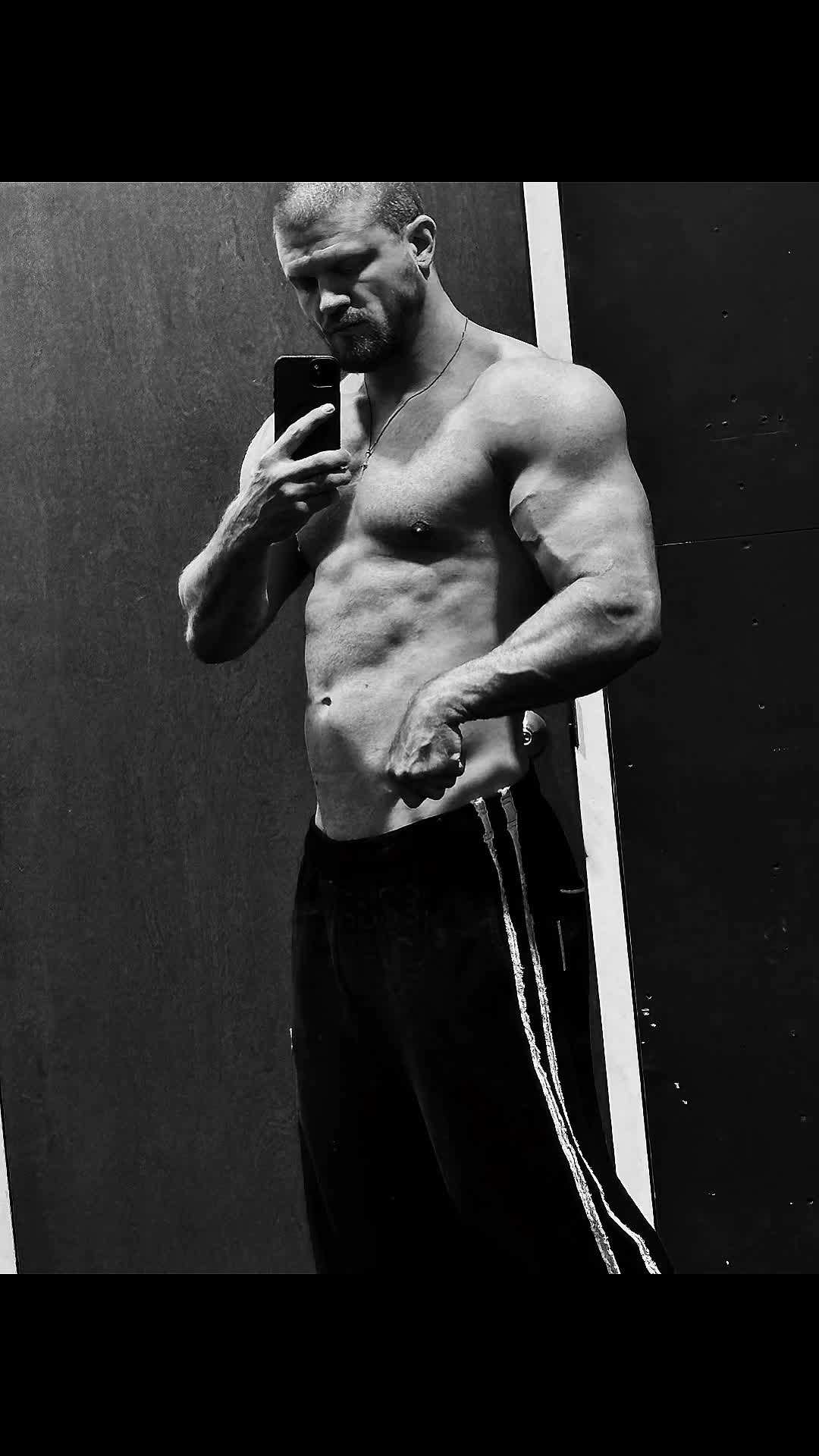 @alexrobbfit