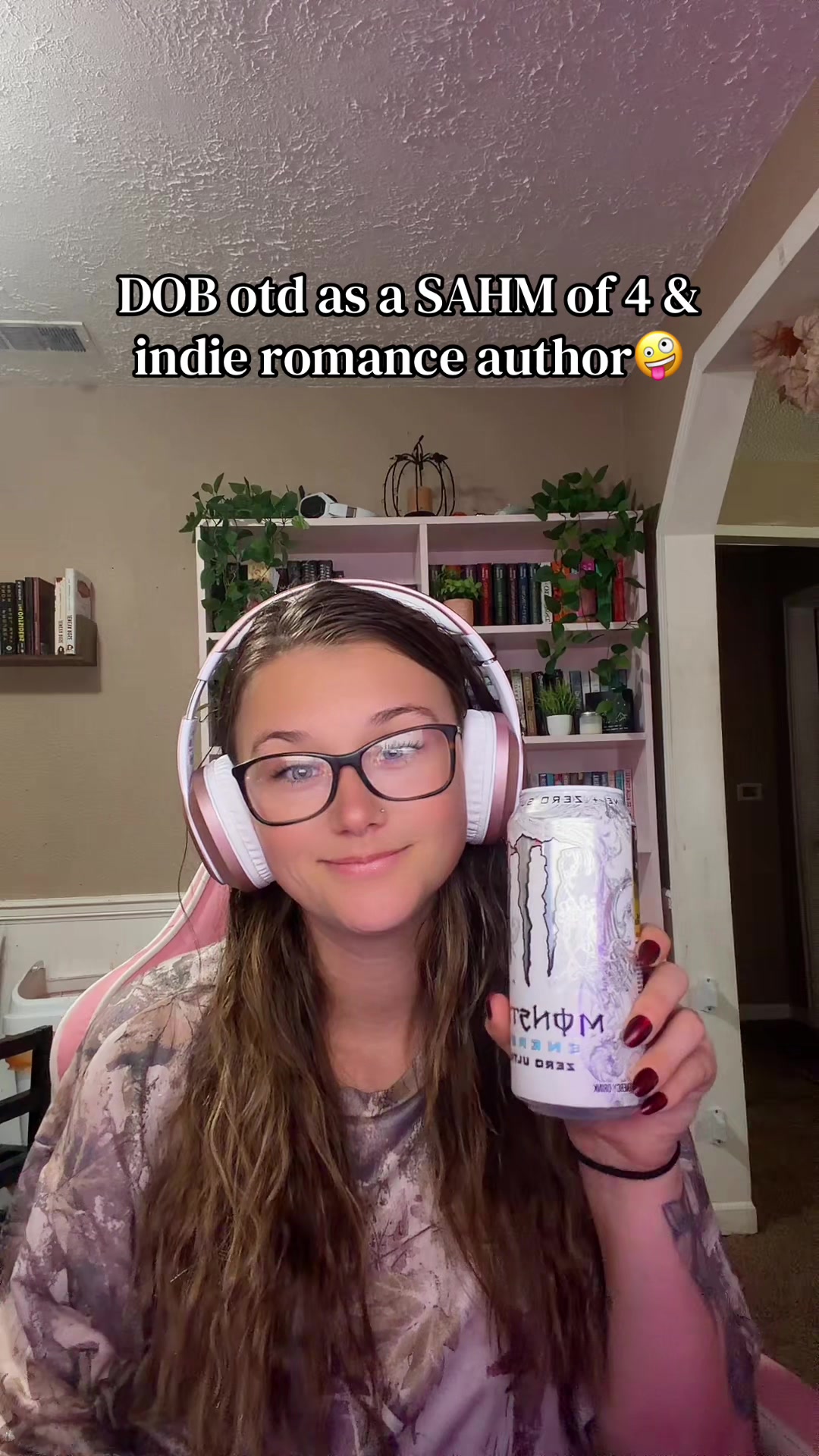 @adria | indie author📚✨