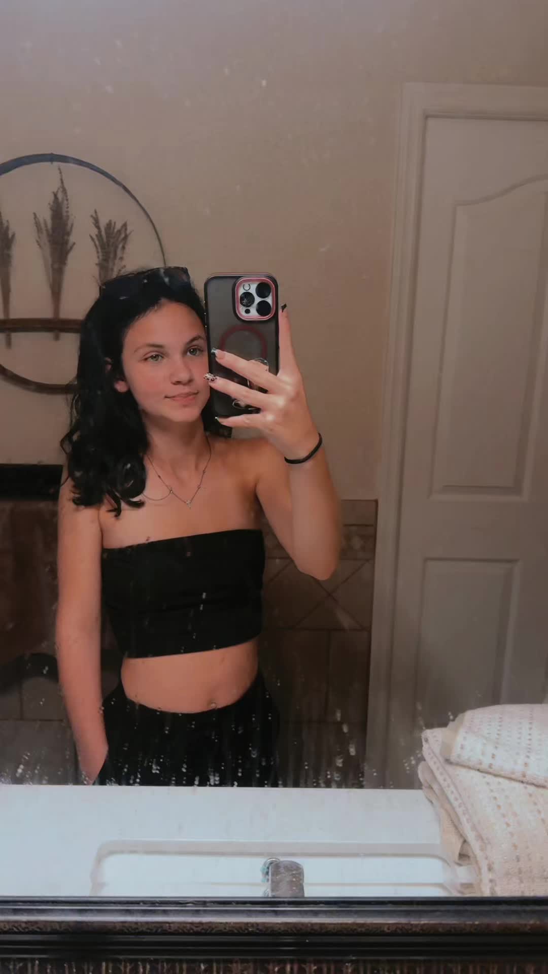 @bella