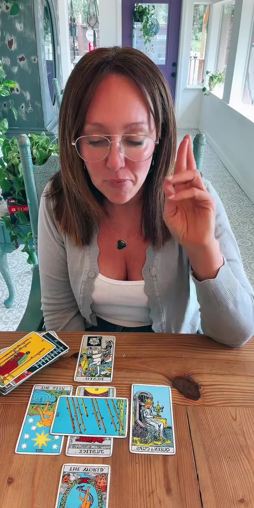 @Soulfuljilly•Life Coach/Tarot