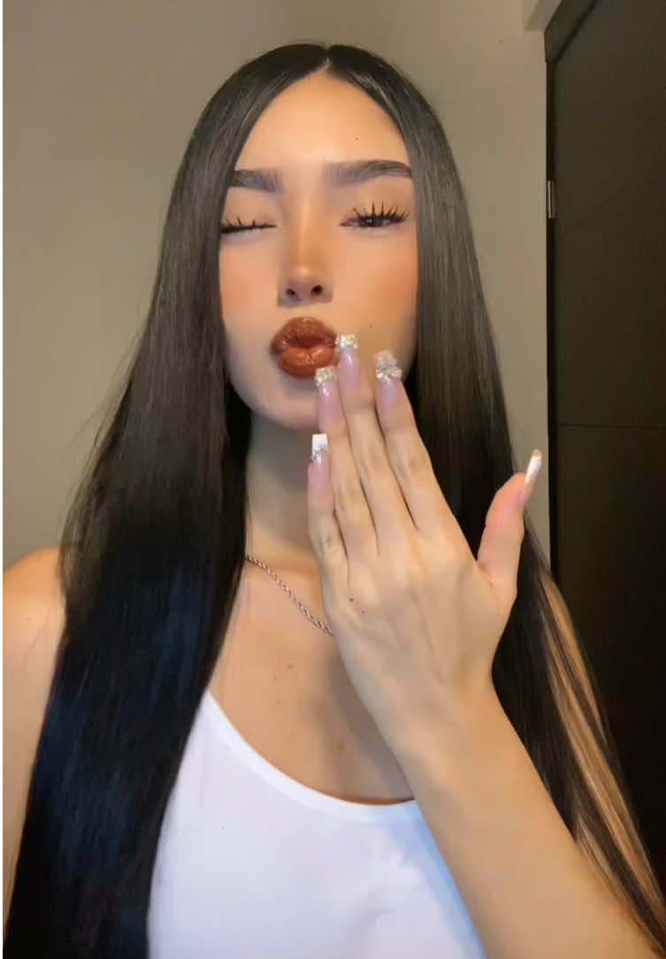 @nicoleerz
