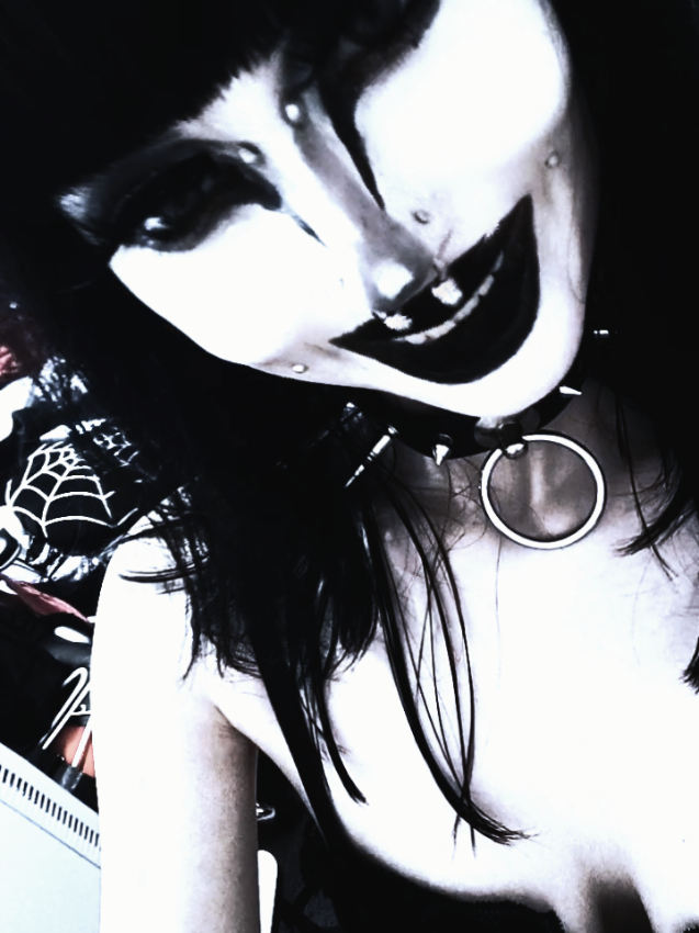 @lexi 🕸🖤