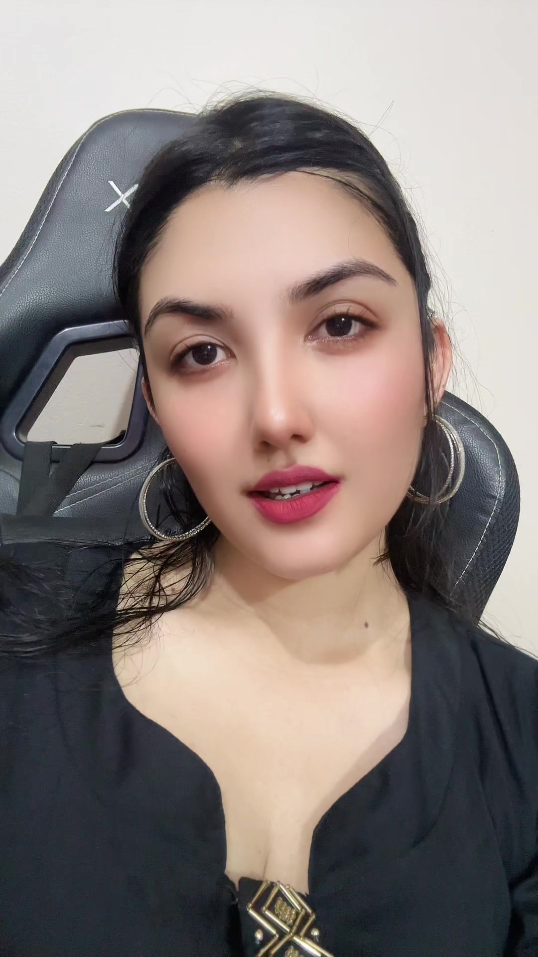 @AKRITI👑