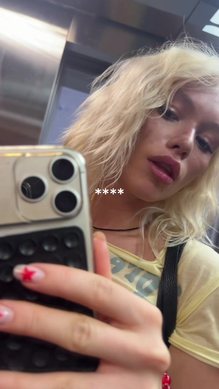 @KARINA