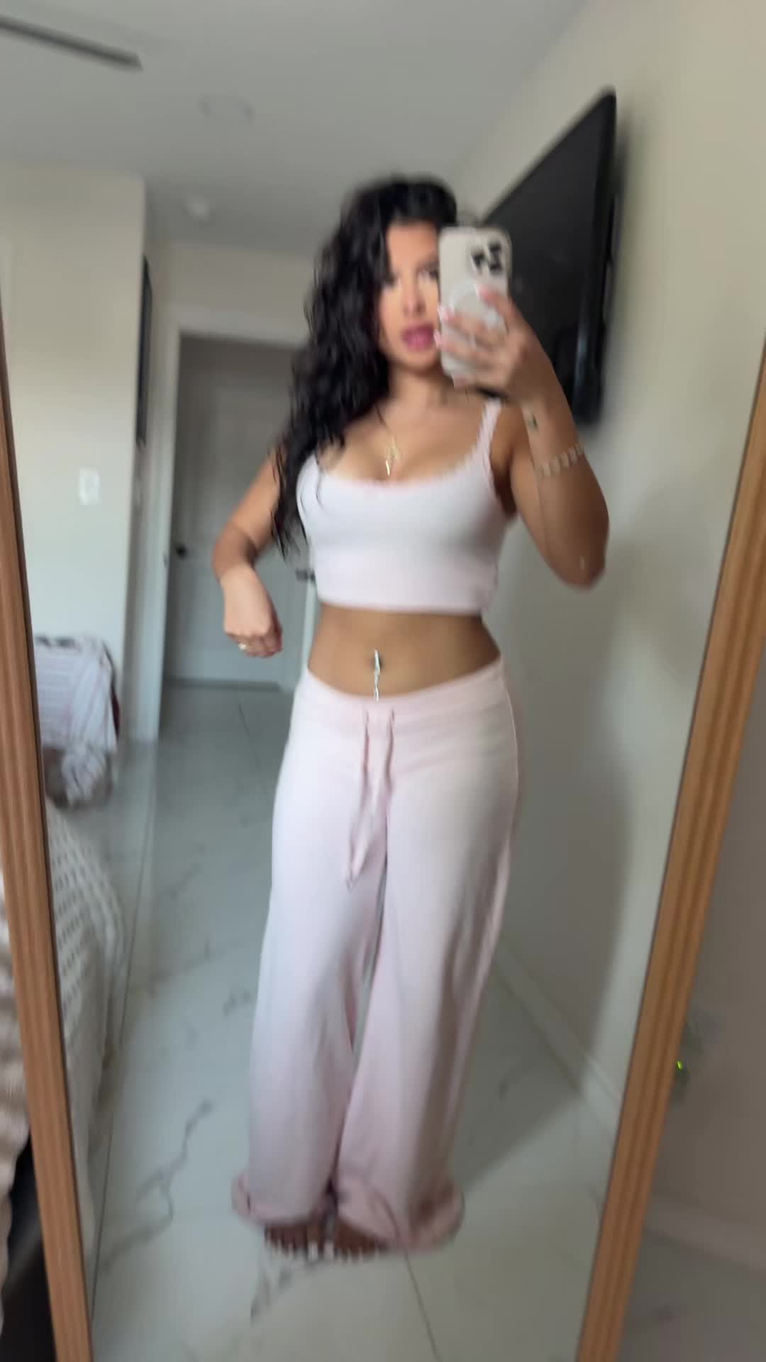 @lifeofanahi