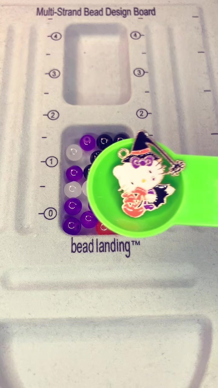 @beadedbyleyy ✨🩷